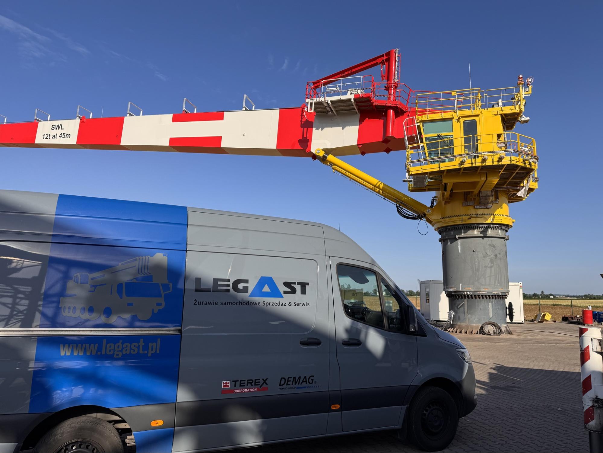 Repair of telescoping system on Demag AC 100 crane